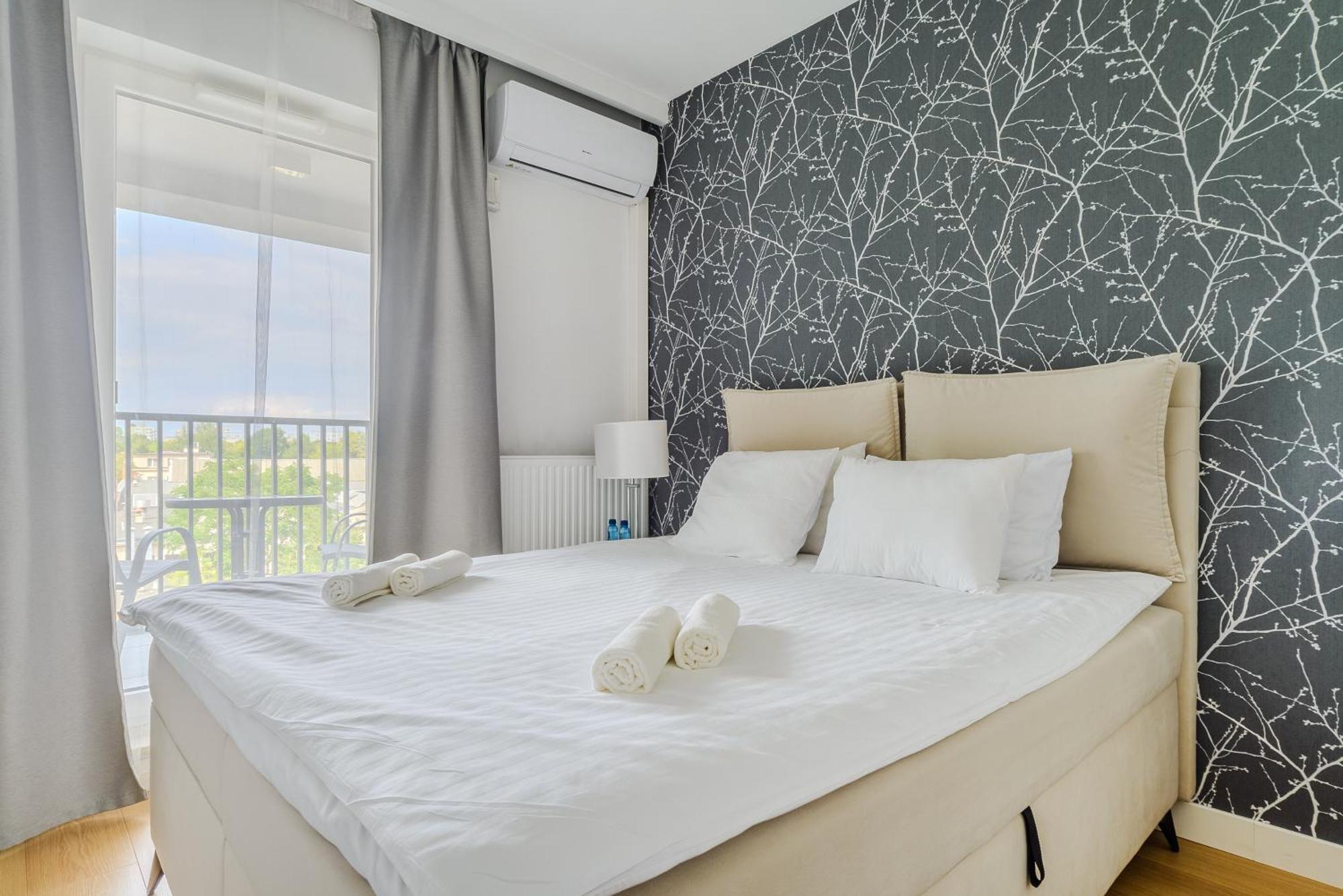 Cozy Family Apartments With Balcony Near Zlote Tarasy Warsaw Ngoại thất bức ảnh