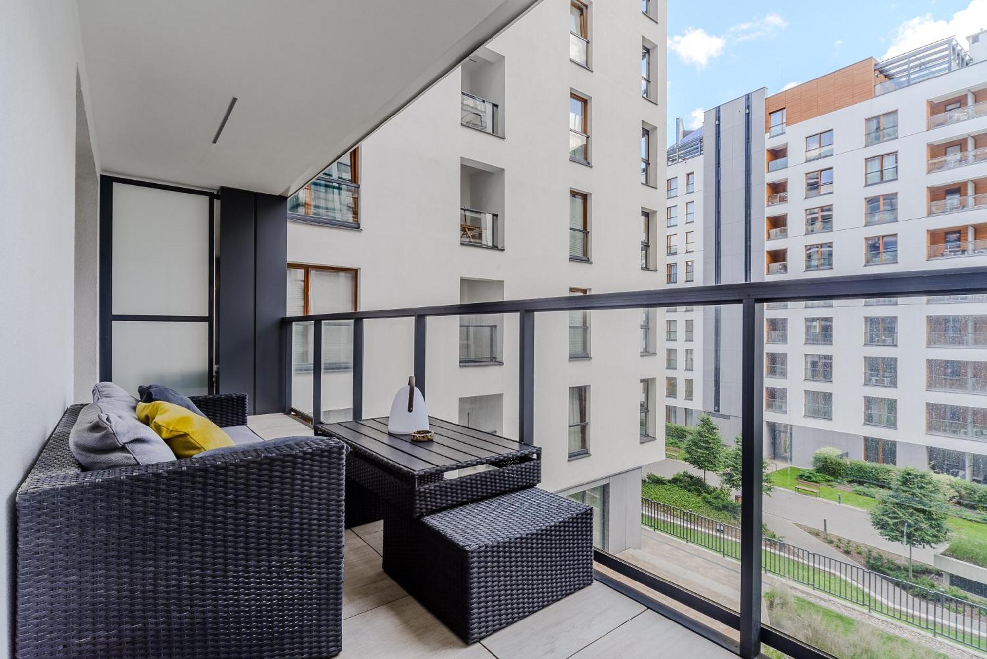 Cozy Family Apartments With Balcony Near Zlote Tarasy Warsaw Ngoại thất bức ảnh